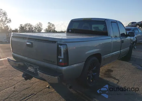 2002 Chevrolet Silverado 1500 Ls z USA, uszkodzony, nr VIN 2GCEC19T721171996